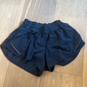 lululemon Hotty Hot Low-Rise Lined Shorts 2.5” in true navy size 4